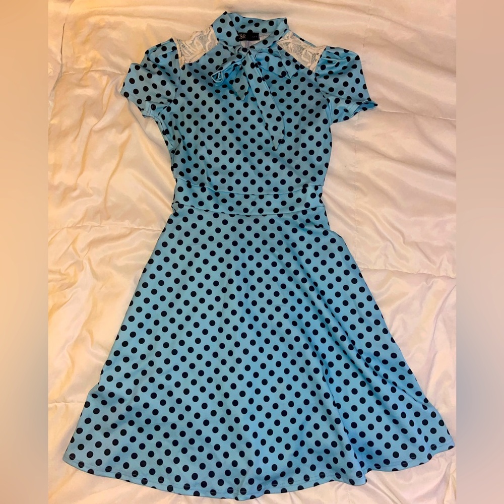 CBR V-NECK Short SLEEVE Light Blue & Black POLKA DOT DRESS W/TIE Lace Shoulder
